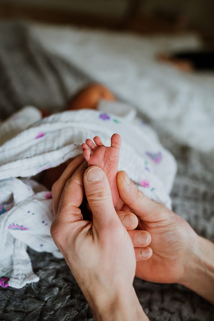 etiquette for visiting a new mama - tiny baby toes in daddy's hands