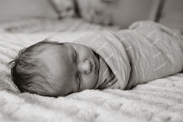 The question on most mamas minds at the moment is "is it safe to have newborn photos during COVID-19?"
