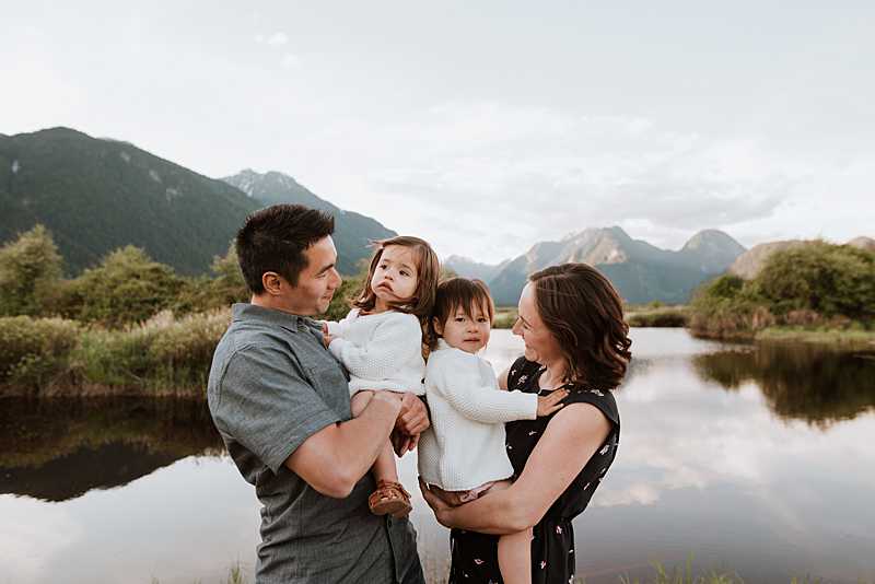 Family at a lake. Kelowna photographer
