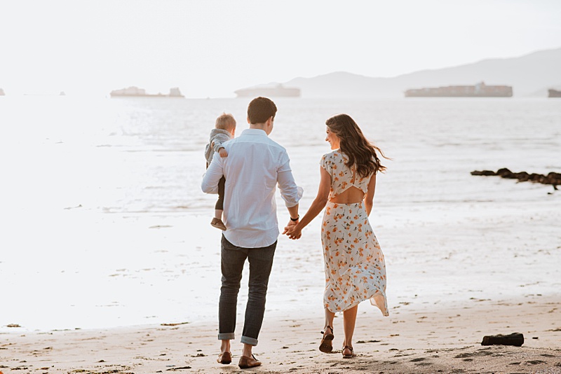 Family walking on the beach. Find North Shore pediatric therapy options.