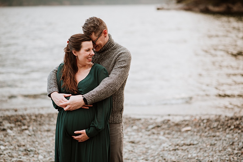 Expectant parents on the beach. Find the best North Vancouver date night spots to take advantage of without the kids!