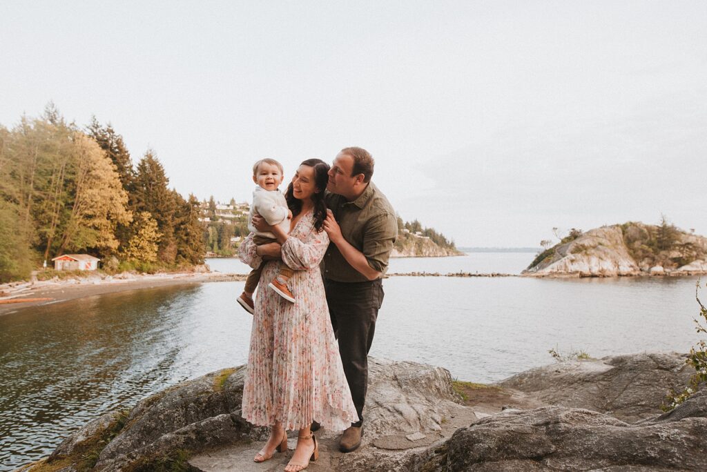 Family Photos in Vancouver with trees and lakes