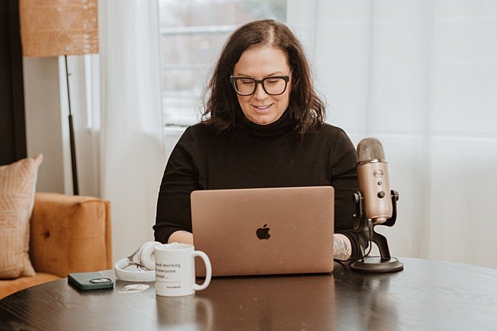 Brand Photos for Online Course Creators: Visualizing Your Expertise with Purpose